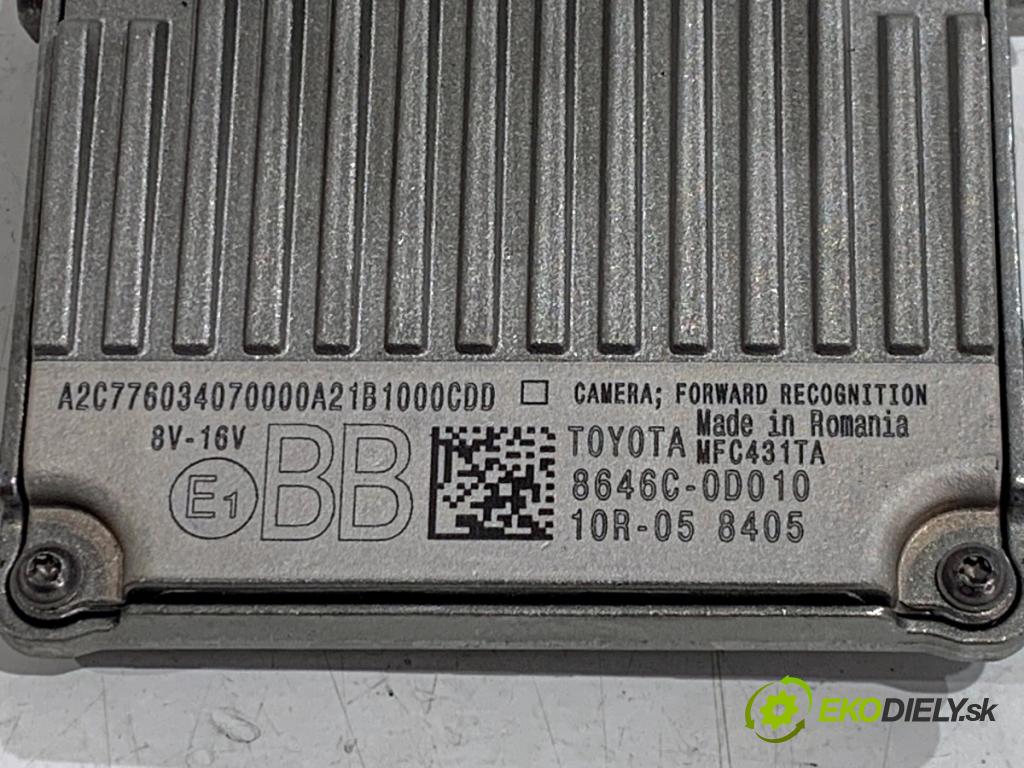 TOYOTA YARIS IV SUV 2021 92 kW 1.5 (MXPB10) 1490 KAMERA okna prednej 8646C-0D010