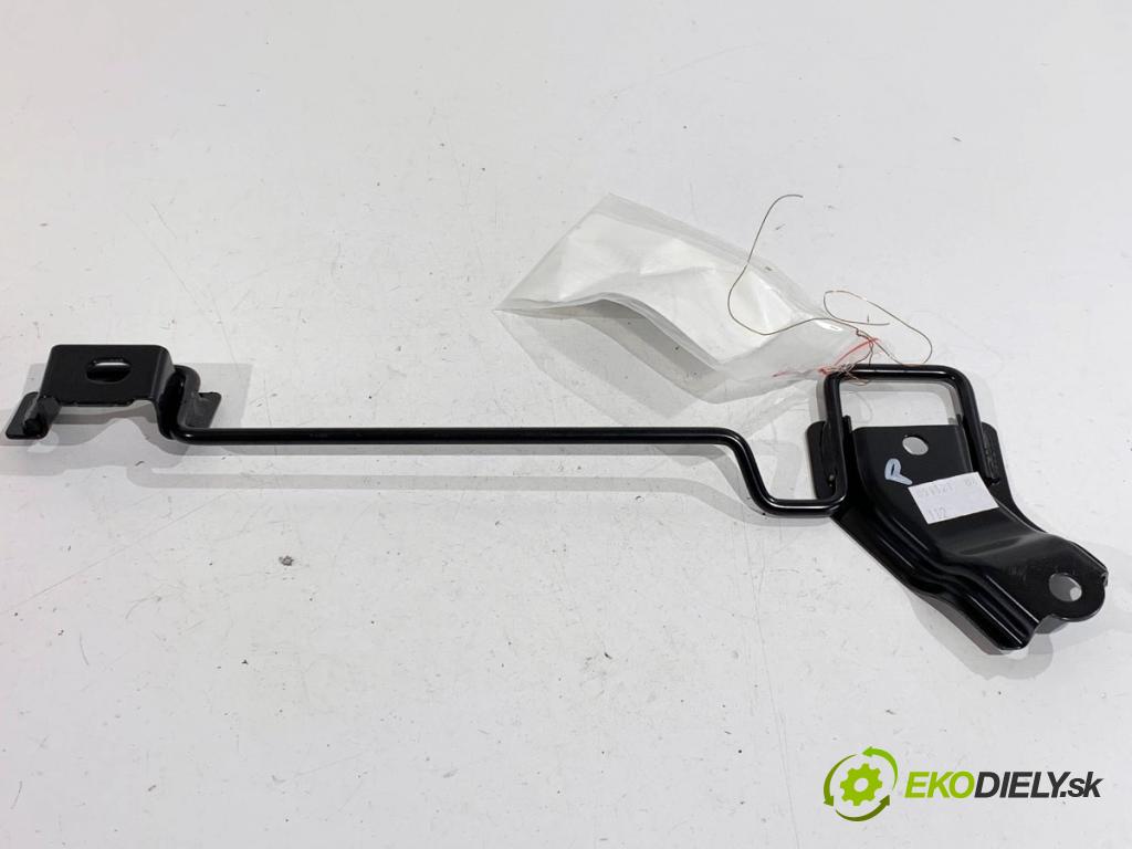 TOYOTA YARIS IV SUV 2021 92 kW 1.5 (MXPB10) 1490 Uchytenie ISOFIX 