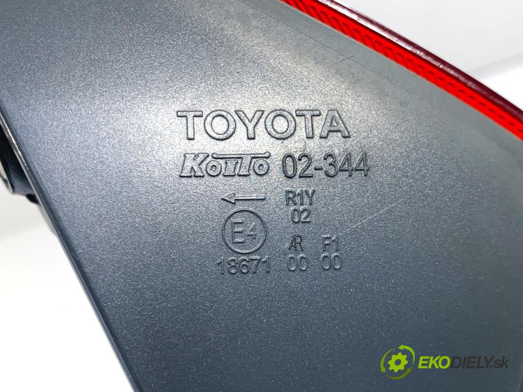 TOYOTA AURIS II liftback 2016 73 kW 1.3 (NRE180_) 1329 světlo levý zadní část vnitřní