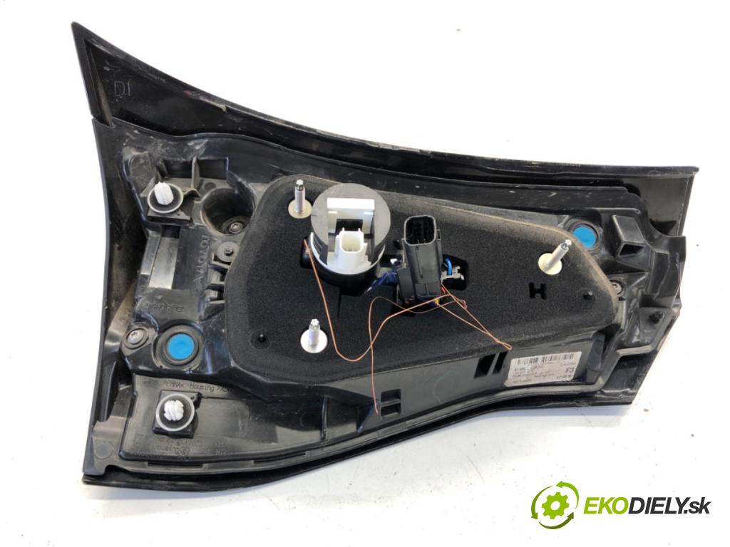 TOYOTA YARIS IV SUV 2021 92 kW 1.5 (MXPB10) 1490 Svetlo pravy zad vnútorná 81580-0DB70