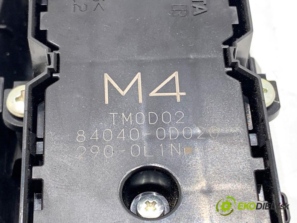 TOYOTA YARIS IV SUV 2021 92 kW 1.5 (MXPB10) 1490 Prepínač okien 84040-0D020 (Prepínacie páčky pod volantom)