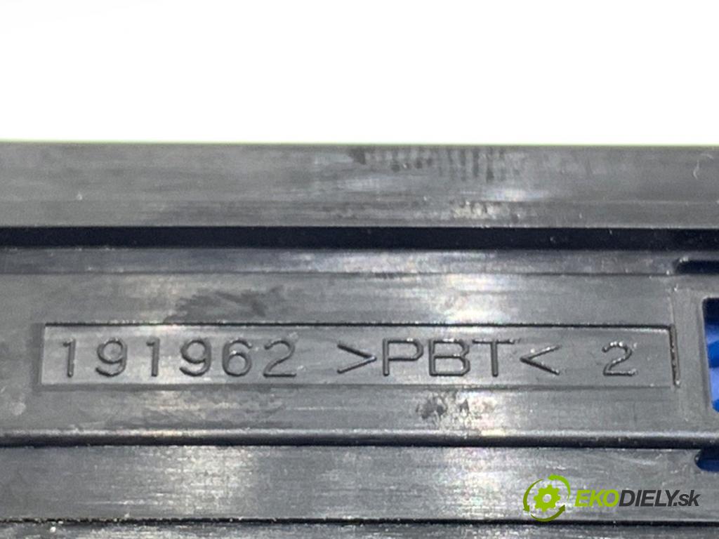 TOYOTA YARIS IV SUV 2021 92 kW 1.5 (MXPB10) 1490 Prepínač ohrievania, vyhrievania sedačky ľavy 191962