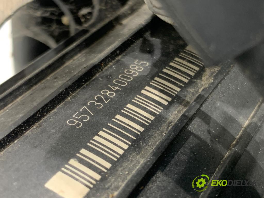 AUDI A8 D4 sedan 2015 368 kW 6.3 W12 quattro 6299 pumpa vzduchu sekundárního 4H0131837A 07L959253E (Topení, ventilace ostatní)
