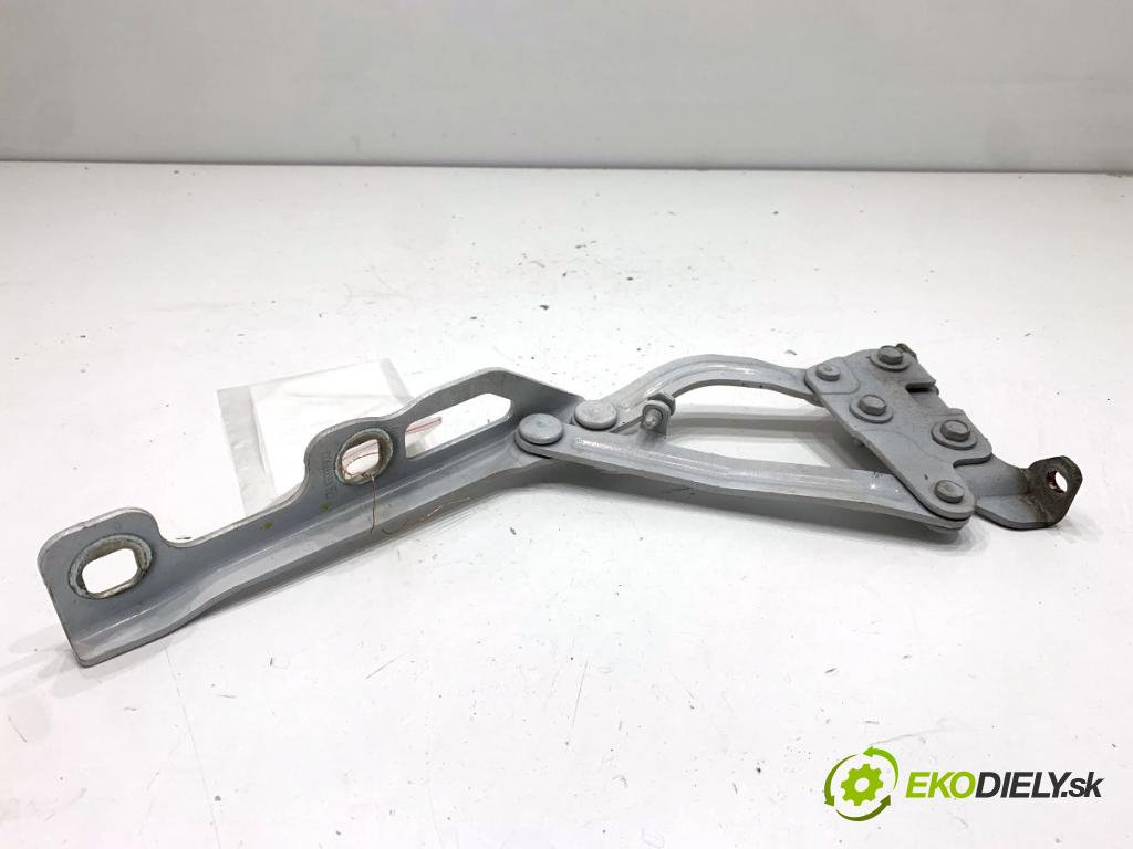 OPEL CORSA E liftback 2017 55 kW 1.4 (08, 68) 1398 závěs kapoty pravý přední část 13311903