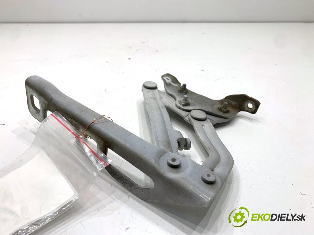 OPEL CORSA E liftback 2017 55 kW 1.4 (08, 68) 1398 Záves kapoty pravy predný 13311903