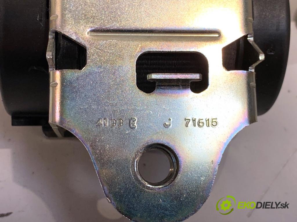 OPEL CORSA E liftback 2017 55 kW 1.4 (08, 68) 1398 držák bezpečnost levý přední část 617107600D 13427740
