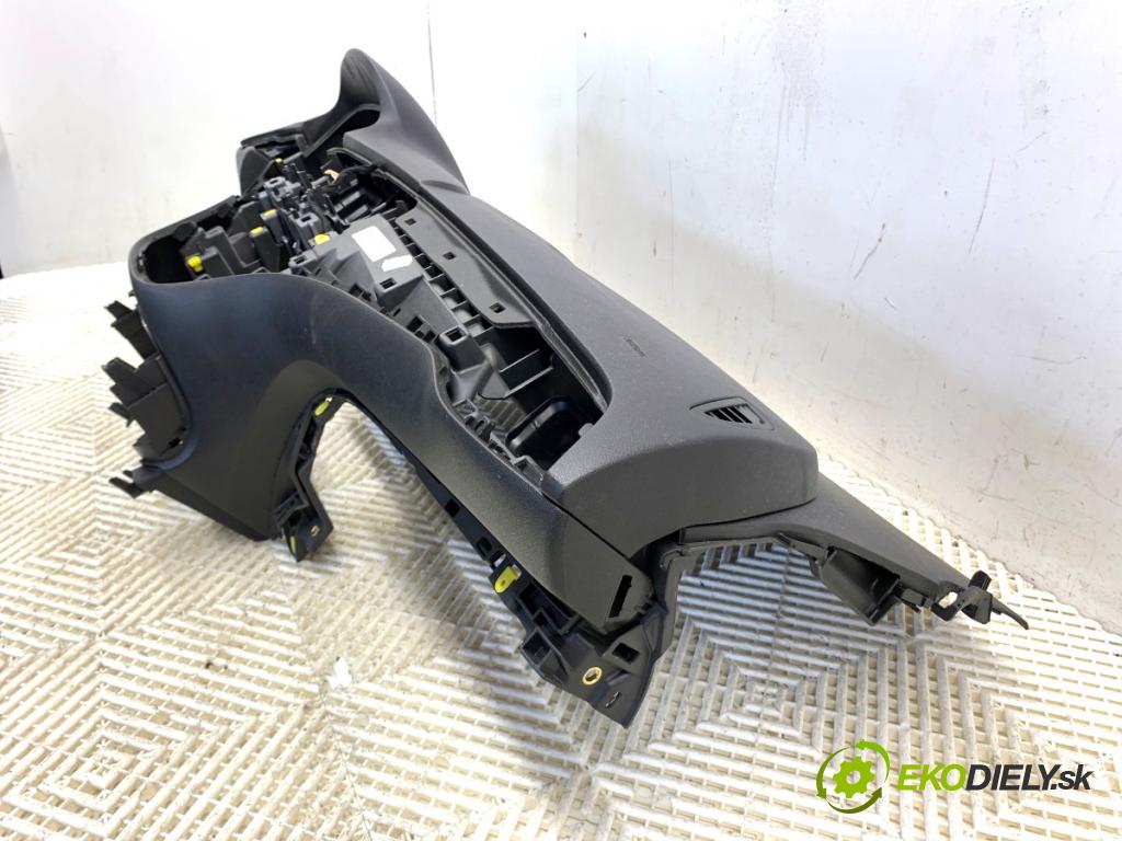 OPEL CORSA E liftback 2017 55 kW 1.4 (08, 68) 1398 Palubná doska 39061297 (Palubná doska)