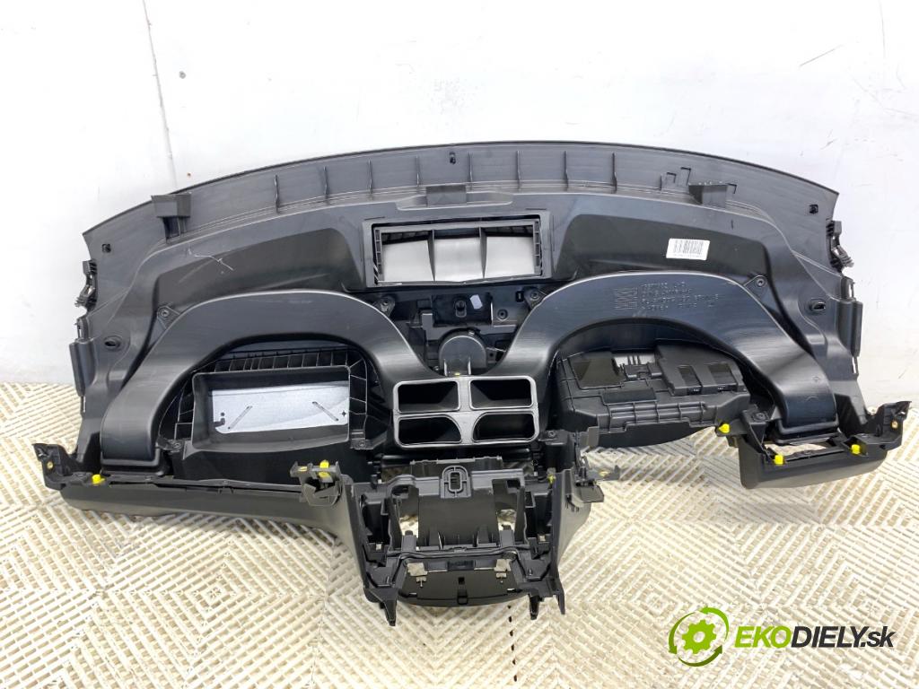 OPEL CORSA E liftback 2017 55 kW 1.4 (08, 68) 1398 Palubná doska 39061297 (Palubná doska)