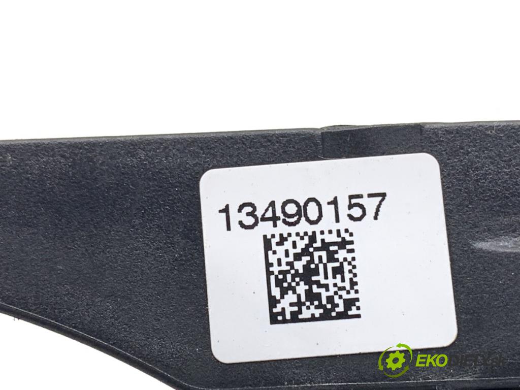 OPEL CORSA E liftback 2017 55 kW 1.4 (08, 68) 1398 klika vnejší levý zadní část 13490157