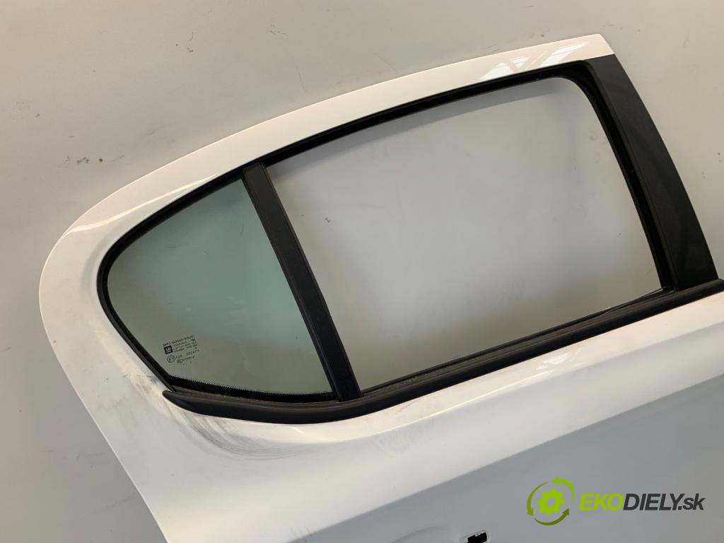 OPEL CORSA E liftback 2017 55 kW 1.4 (08, 68) 1398 Dvere pravy zad Z40R