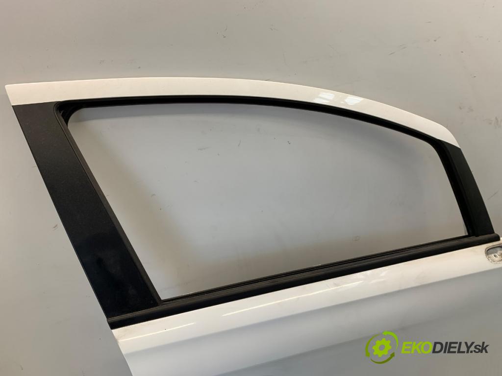 OPEL CORSA E liftback 2017 55 kW 1.4 (08, 68) 1398 dveře pravý přední část Z40R