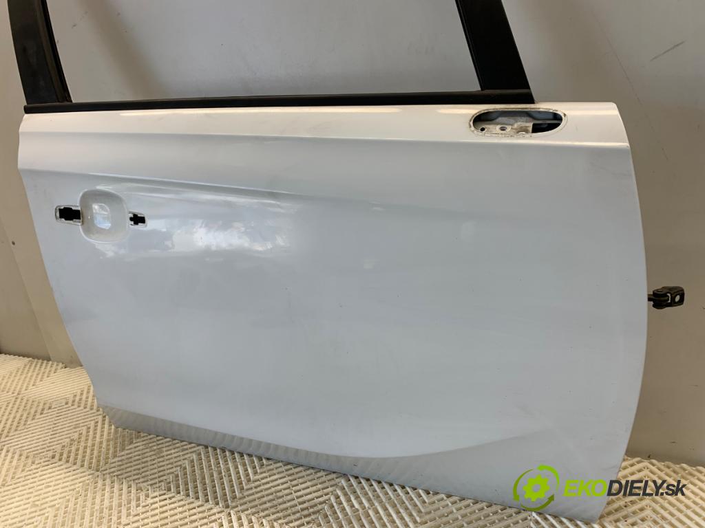 OPEL CORSA E liftback 2017 55 kW 1.4 (08, 68) 1398 dveře pravý přední část Z40R