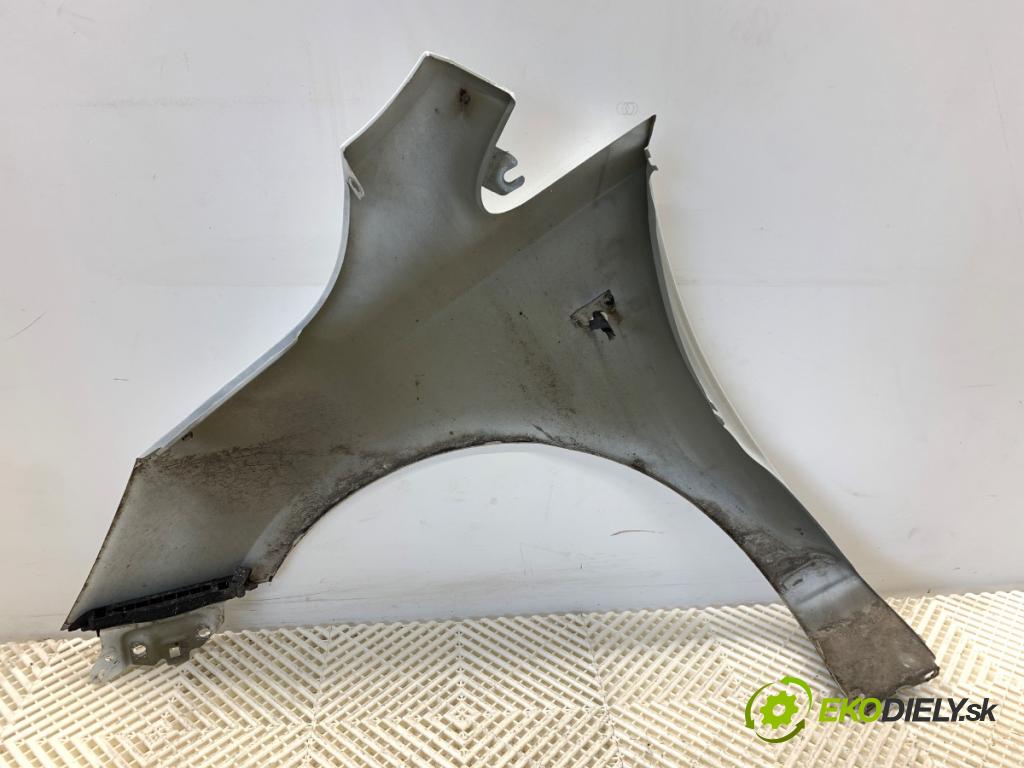 OPEL CORSA E liftback 2017 55 kW 1.4 (08, 68) 1398 blatník pravý přední část Z40R