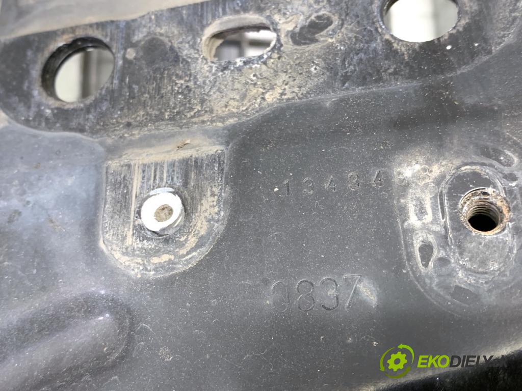OPEL CORSA E liftback 2017 55 kW 1.4 (08, 68) 1398 uchytenia svetla pravé 39029215