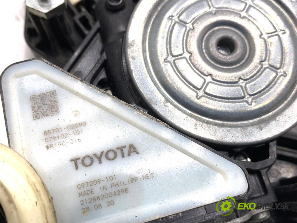 TOYOTA COROLLA E21 sedan 2020 97 kW 1.6 VVTi (ZRE210) 1598 mechanismus okna levý přední část 69820-02801