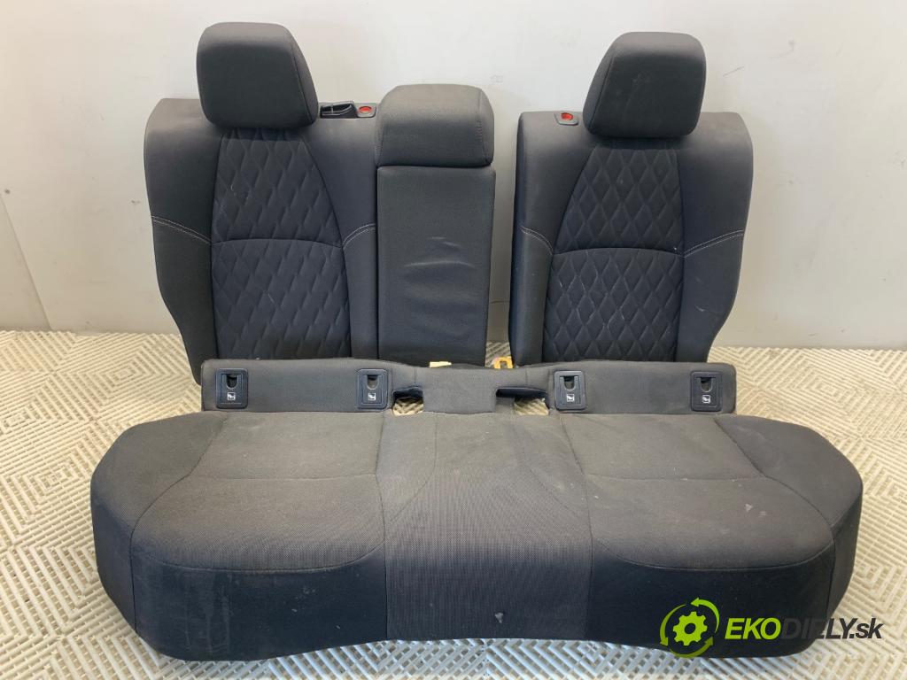 TOYOTA COROLLA E21 sedan 2020 97 kW 1.6 VVTi (ZRE210) 1598 Sedadlo druhý rad 