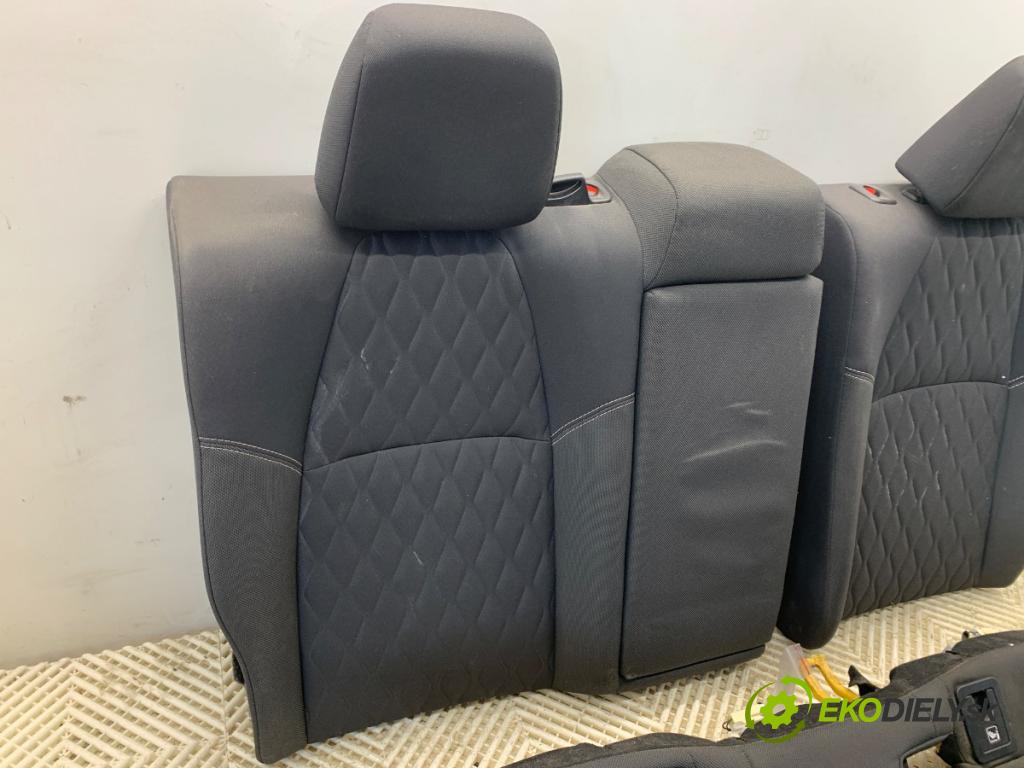 TOYOTA COROLLA E21 sedan 2020 97 kW 1.6 VVTi (ZRE210) 1598 Sedadlo druhý rad