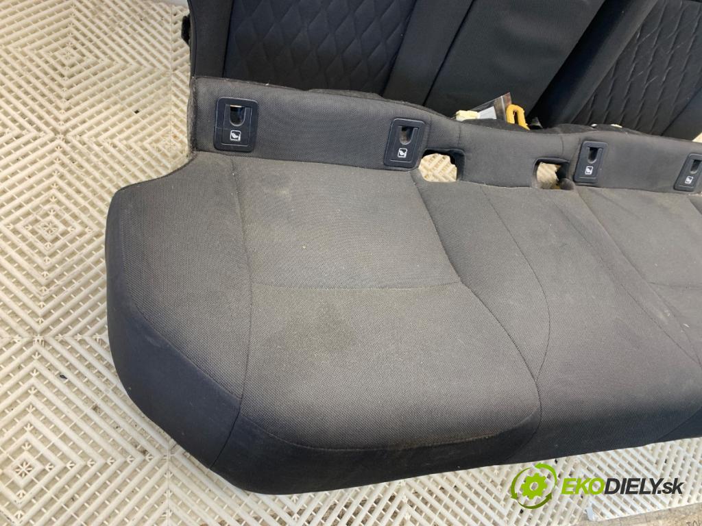 TOYOTA COROLLA E21 sedan 2020 97 kW 1.6 VVTi (ZRE210) 1598 Sedadlo druhý rad