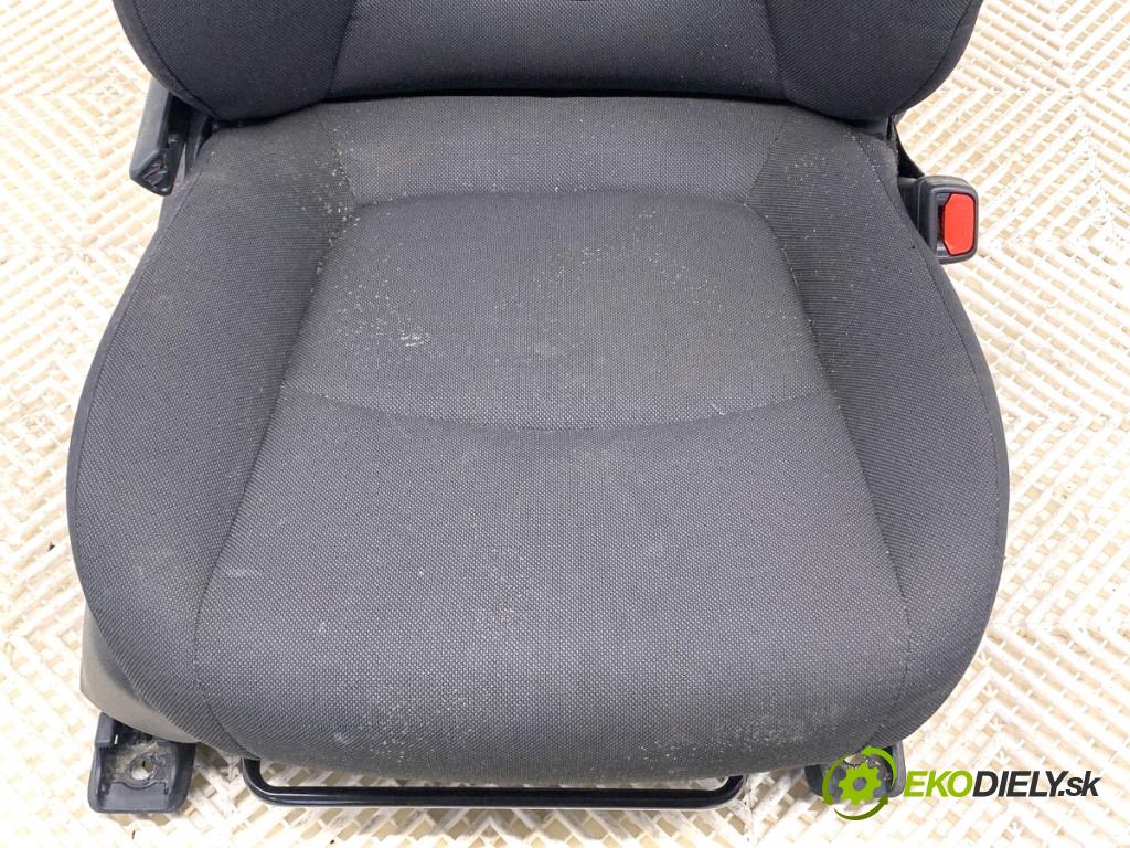 TOYOTA COROLLA E21 sedan 2020 97 kW 1.6 VVTi (ZRE210) 1598 Sedadlo pravy predný