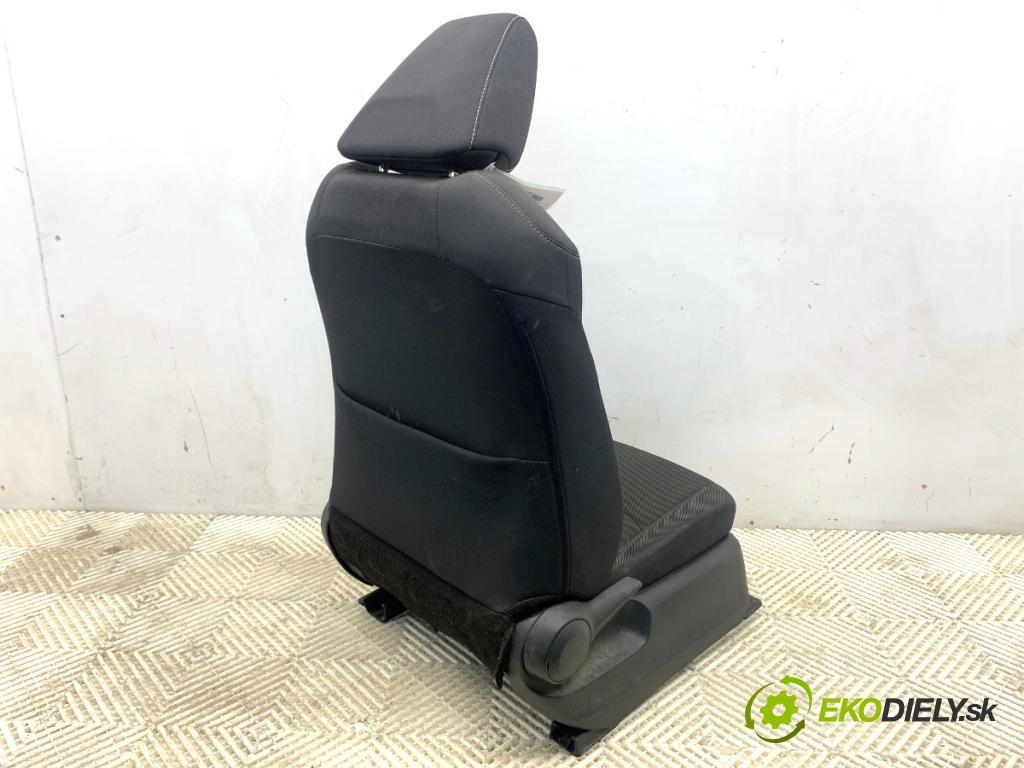 TOYOTA COROLLA E21 sedan 2020 97 kW 1.6 VVTi (ZRE210) 1598 Sedadlo pravy predný
