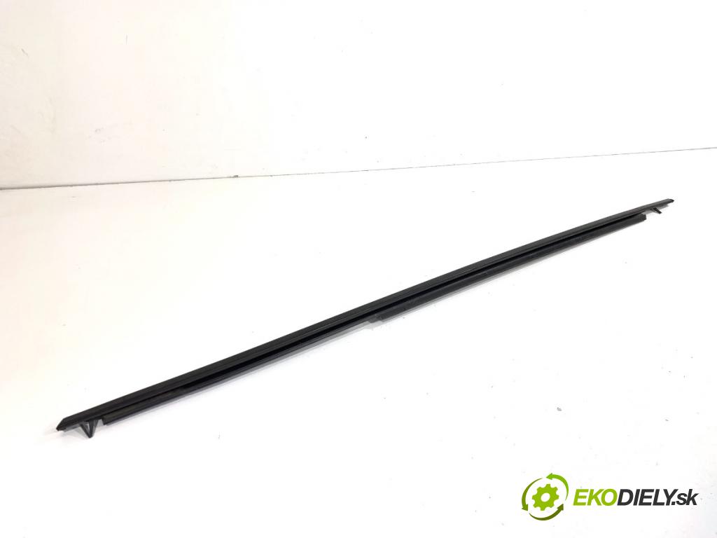 TOYOTA COROLLA E21 sedan 2020 97 kW 1.6 VVTi (ZRE210) 1598 Lišta Sbírání: zad pravy