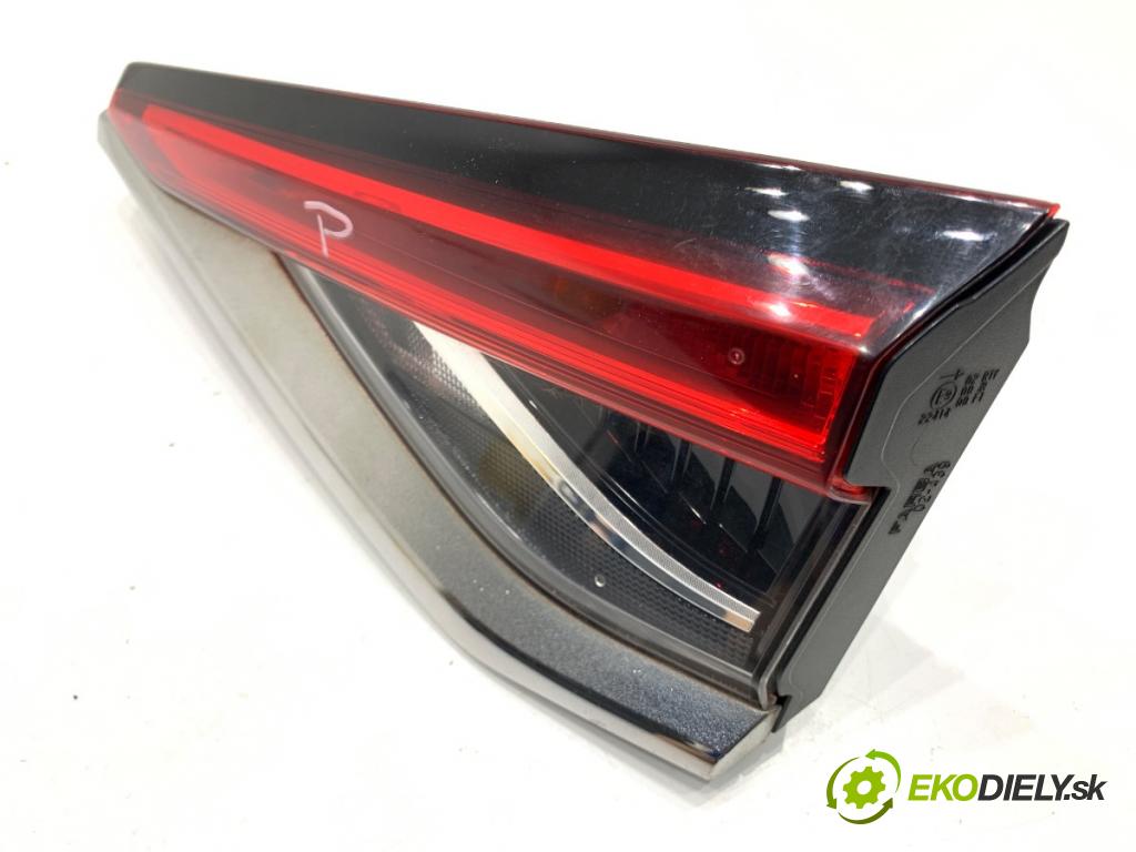 TOYOTA COROLLA E21 sedan 2020 97 kW 1.6 VVTi (ZRE210) 1598 Svetlo pravy zad vnútorná 81580-02C31