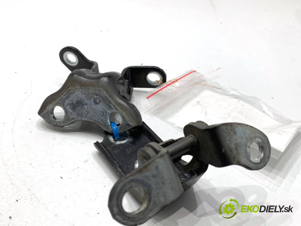 TOYOTA COROLLA E21 sedan 2020 97 kW 1.6 VVTi (ZRE210) 1598 Záves Dvere pravy zad