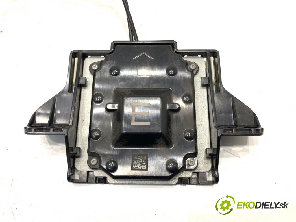TOYOTA COROLLA E21 sedan 2020 97 kW 1.6 VVTi (ZRE210) 1598 ANTENA GPS BALÍČEK: 86147-58010