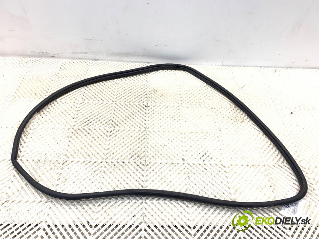 TOYOTA COROLLA E21 sedan 2020 97 kW 1.6 VVTi (ZRE210) 1598 tesnenie Dvere zad pravy 