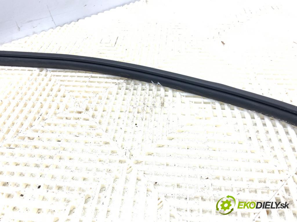 TOYOTA COROLLA E21 sedan 2020 97 kW 1.6 VVTi (ZRE210) 1598 tesnenie Dvere zad pravy