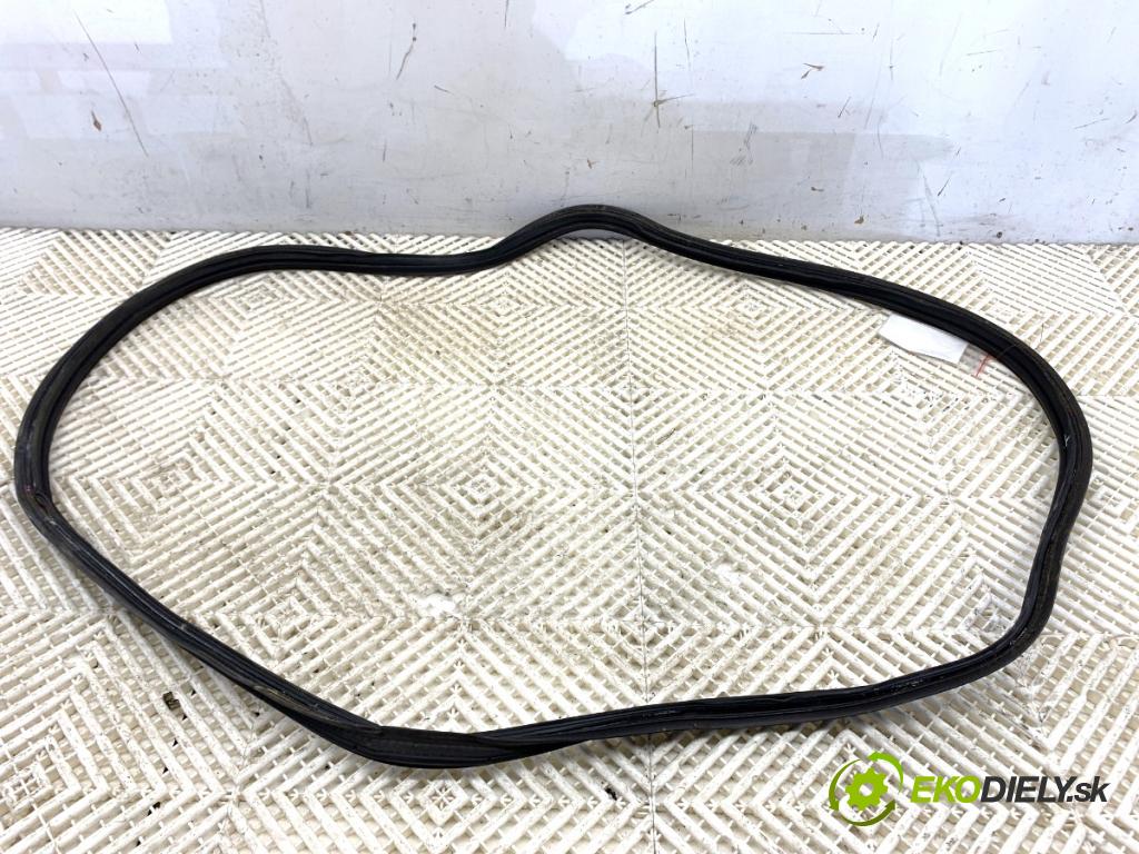TOYOTA COROLLA E21 sedan 2020 97 kW 1.6 VVTi (ZRE210) 1598 tesnenie dverí kufra 