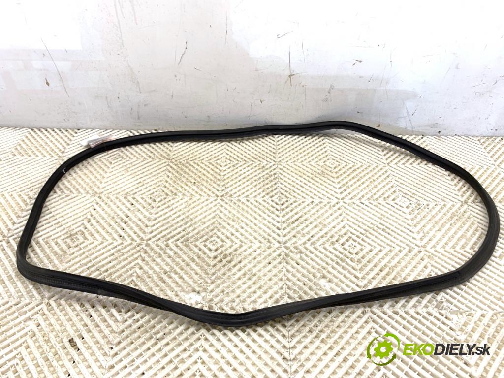 TOYOTA COROLLA E21 sedan 2020 97 kW 1.6 VVTi (ZRE210) 1598 tesnenie dverí kufra