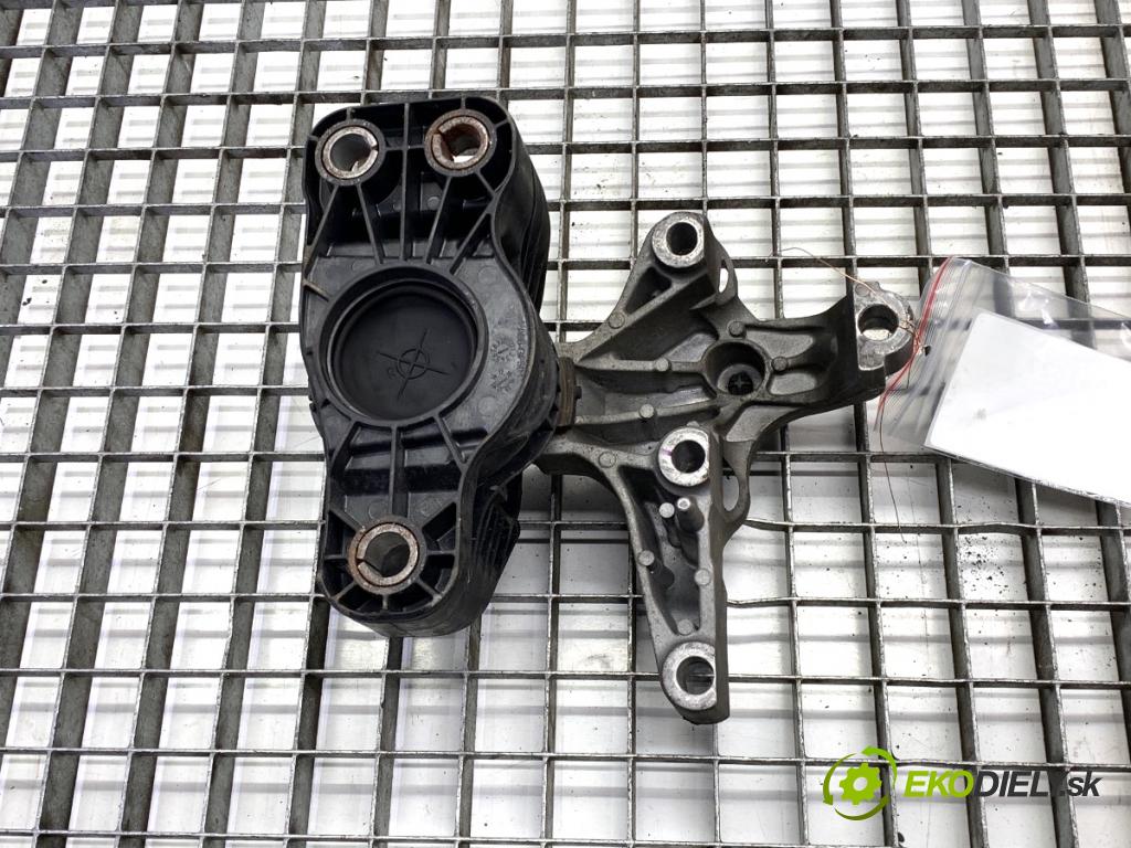 RENAULT CLIO IV liftback 2015 55 kW 1.5 dCi 75 1461 AirBag Motor pravy 112845638R