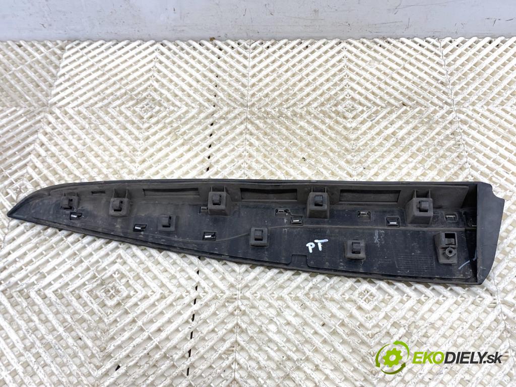 RENAULT CLIO IV liftback 2015 55 kW 1.5 dCi 75 1461 Lišta Dvere pravy zad 828762614R