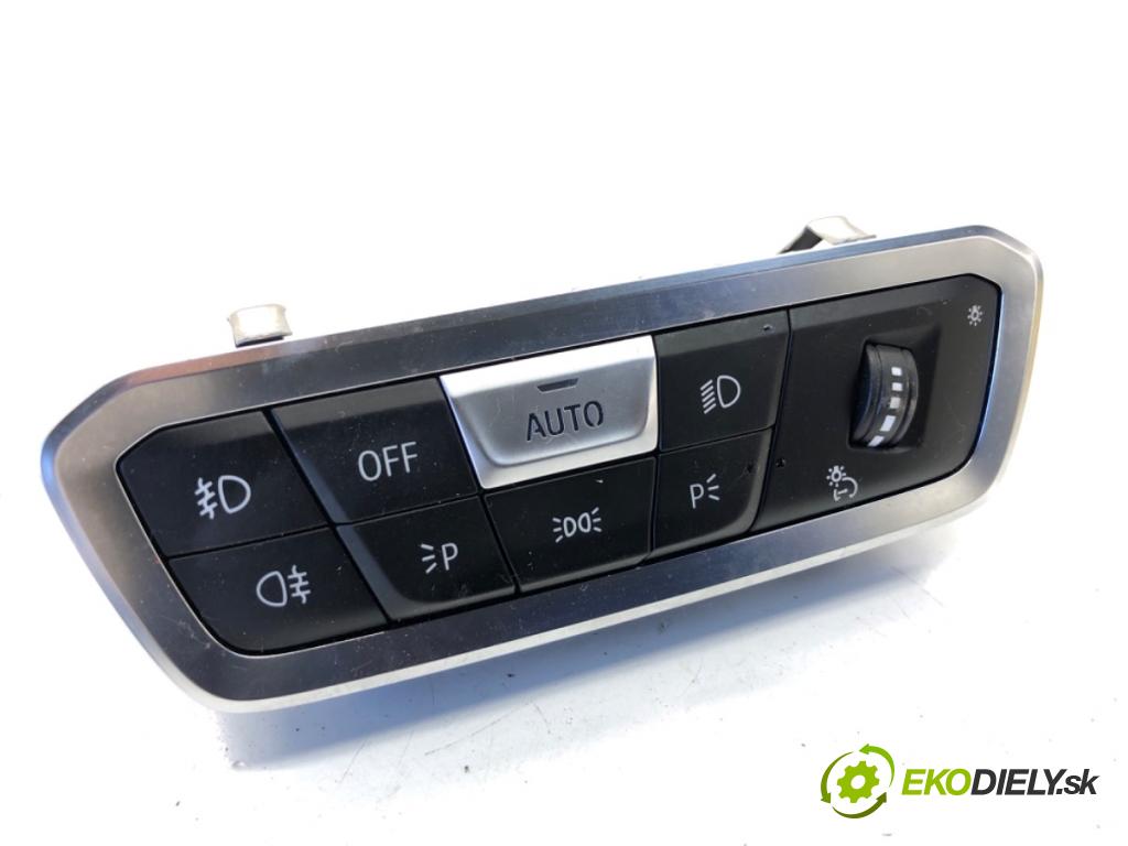 BMW G05 SUV 2020 294 kW xDrive M 50 d 2993 spínač světel 9461134