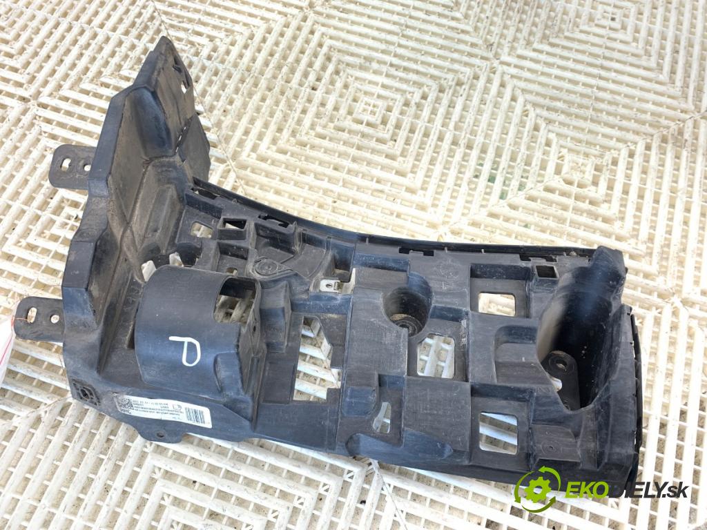 BMW G05 SUV 2020 294 kW xDrive M 50 d 2993 Úchyt nárazníka pravy zad 8069246