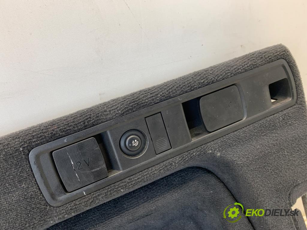BMW G05 SUV 2020 294 kW xDrive M 50 d 2993 čalúnenie kufra pravy