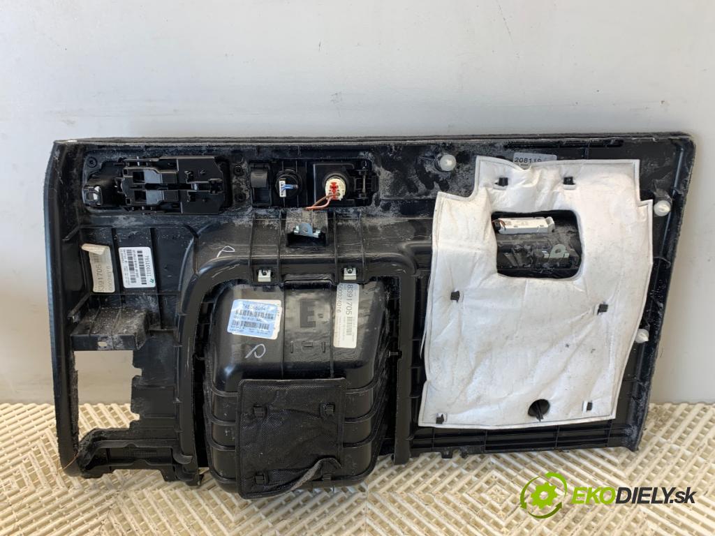 BMW G05 SUV 2020 294 kW xDrive M 50 d 2993 čalúnenie kufra pravy