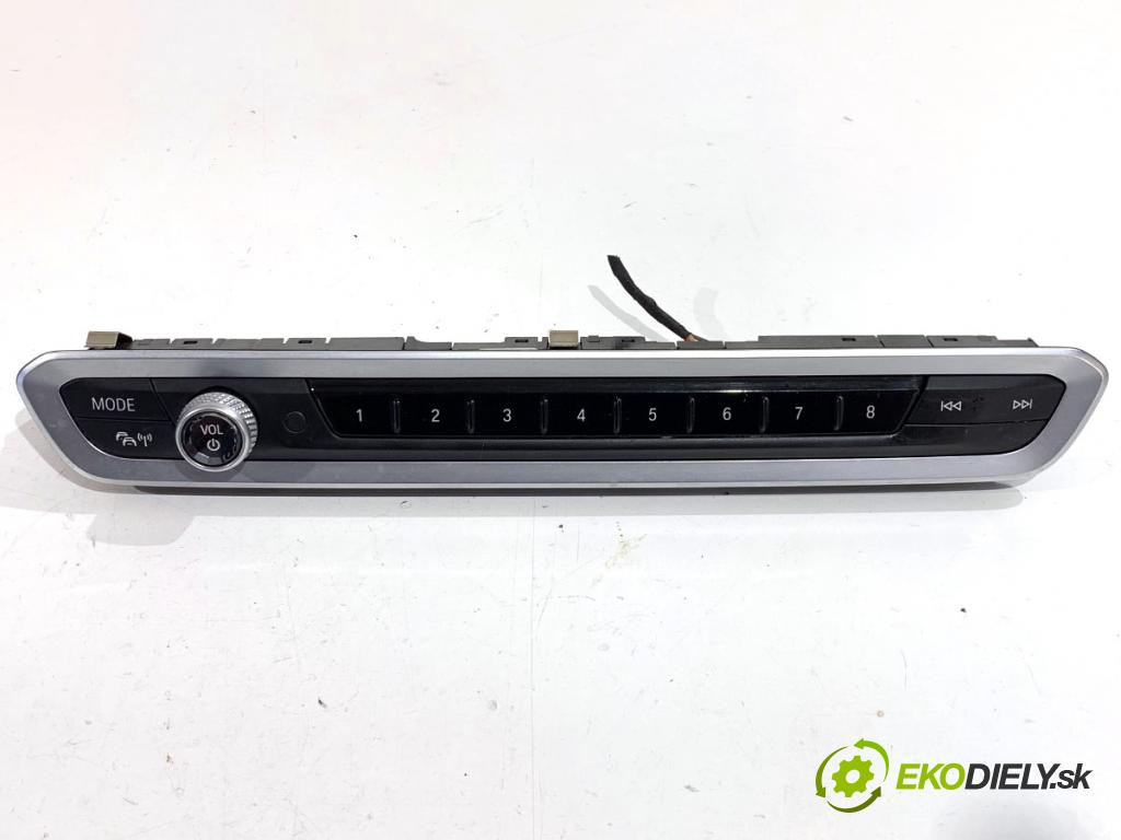 BMW G05 SUV 2020 294 kW xDrive M 50 d 2993 Panel ovládania radia 7949330 (Prepínacie páčky pod volantom)