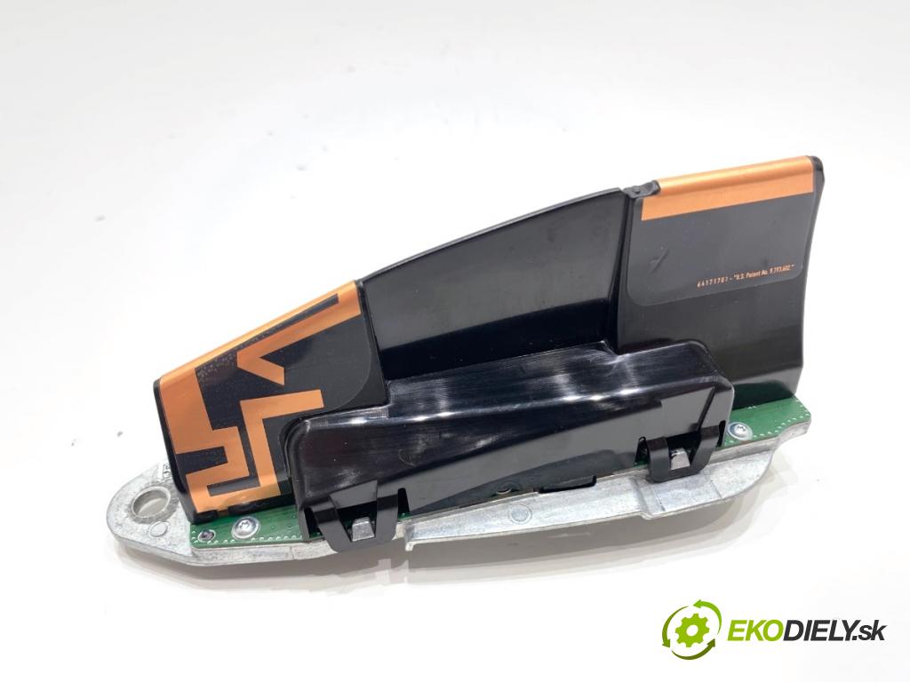BMW G05 SUV 2020 294 kW xDrive M 50 d 2993 ANTENA 6826326