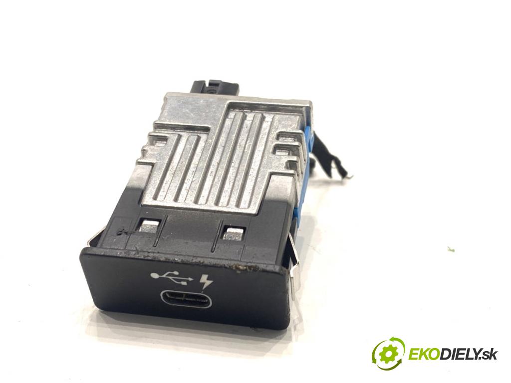 BMW G05 SUV 2020 294 kW xDrive M 50 d 2993 HNÍZDO: USB 8711939