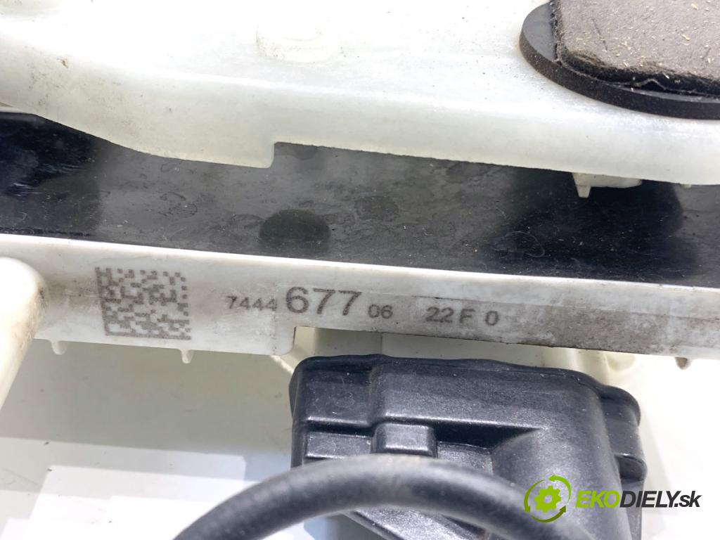 BMW G05 SUV 2020 294 kW xDrive M 50 d 2993 doťah Dvere predný ľavy 7444677