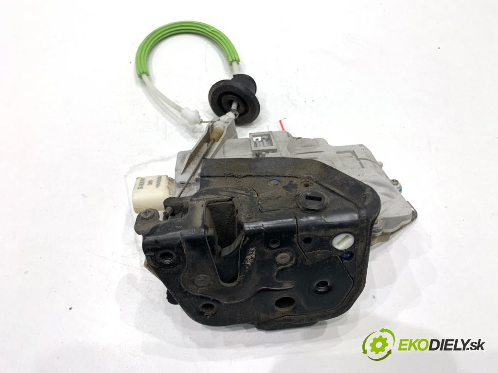 AUDI A3 8P liftback 2006 100 kW 2.0 TDI 1968 zámok Dvere pravy zad 4F0839016