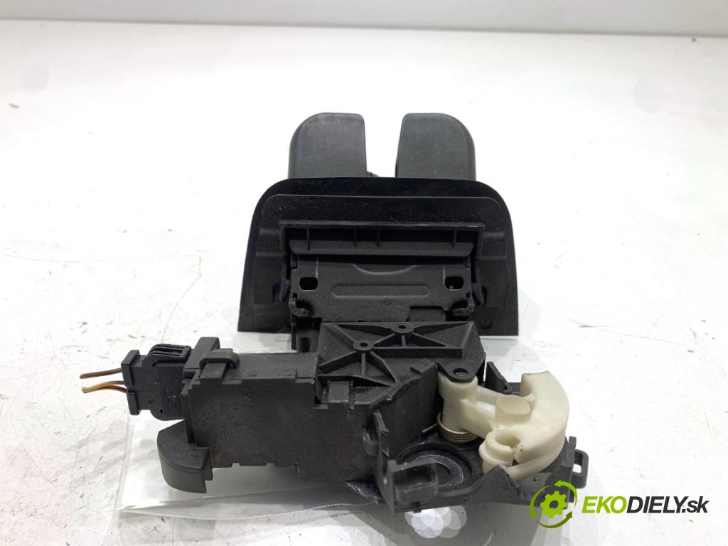 AUDI A3 8P liftback 2006 100 kW 2.0 TDI 1968 zámok dverí zad 8P4827505B