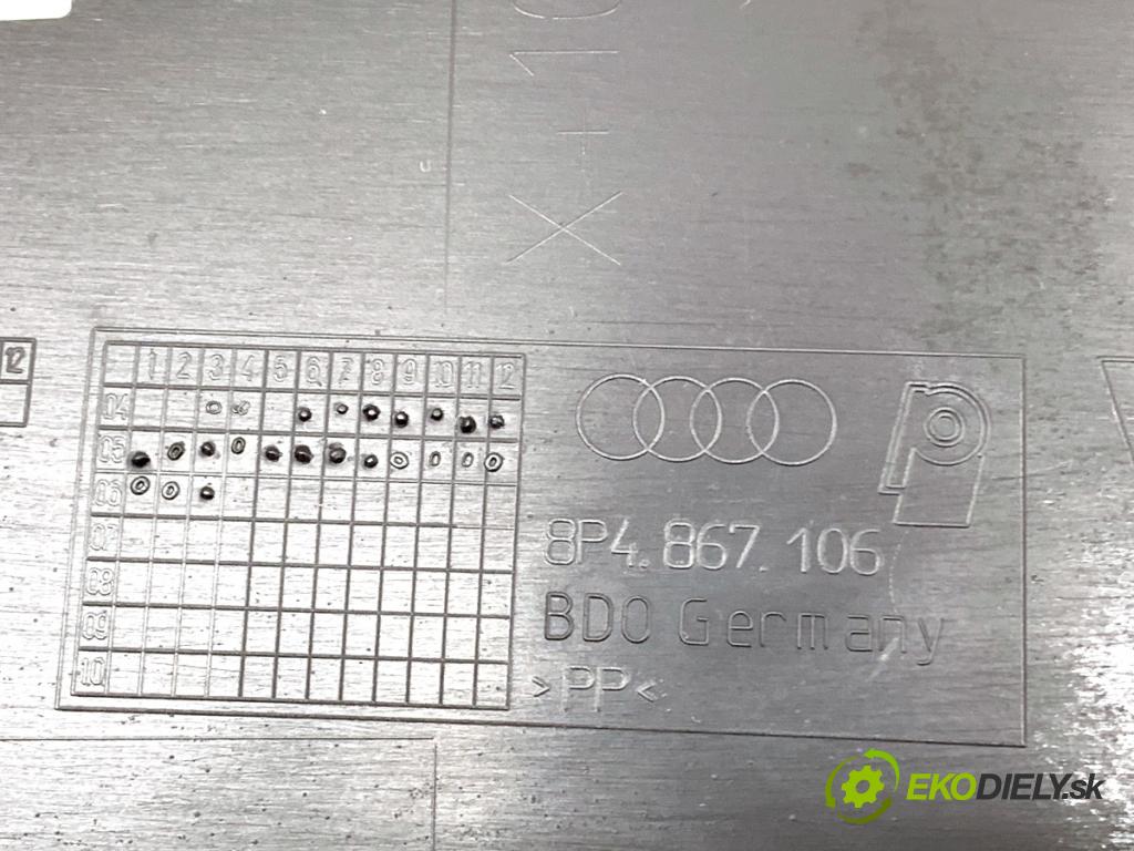AUDI A3 8P liftback 2006 100 kW 2.0 TDI 1968 čalúnenie Dvere pravy predný