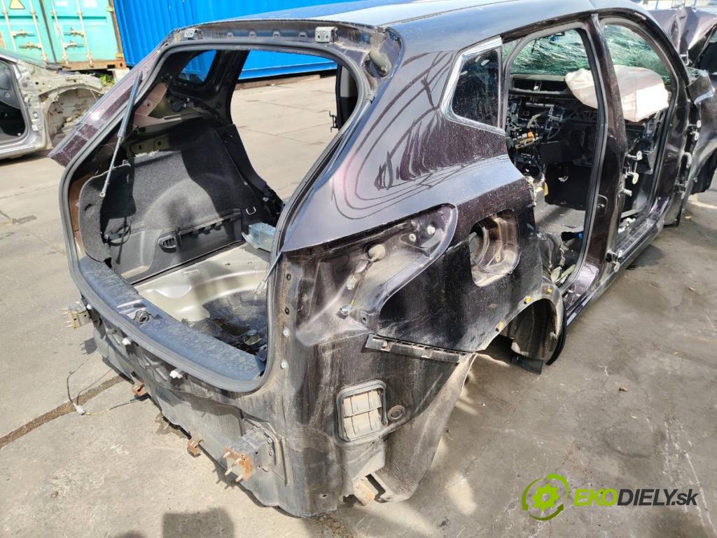 NISSAN QASHQAI J11 SUV 2016 120 kW 1.6 DIG-T 1618 karoséria ČTVRŤÁK: Blatník prah strecha PODŁUŻNICA