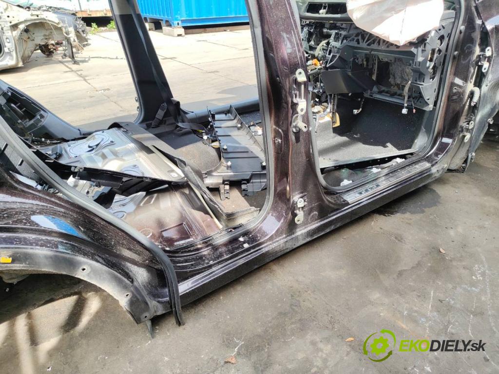 NISSAN QASHQAI J11 SUV 2016 120 kW 1.6 DIG-T 1618 karoséria ČTVRŤÁK: Blatník prah strecha PODŁUŻNICA