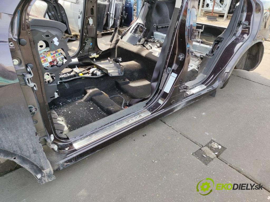 NISSAN QASHQAI J11 SUV 2016 120 kW 1.6 DIG-T 1618 karoséria ČTVRŤÁK: Blatník prah strecha PODŁUŻNICA