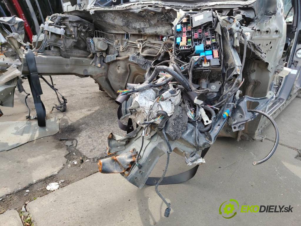 TOYOTA COROLLA E21 sedan 2020 97 kW 1.6 VVTi (ZRE210) 1598 karoséria ČTVRŤÁK: Blatník prah strecha PODŁUŻNICA