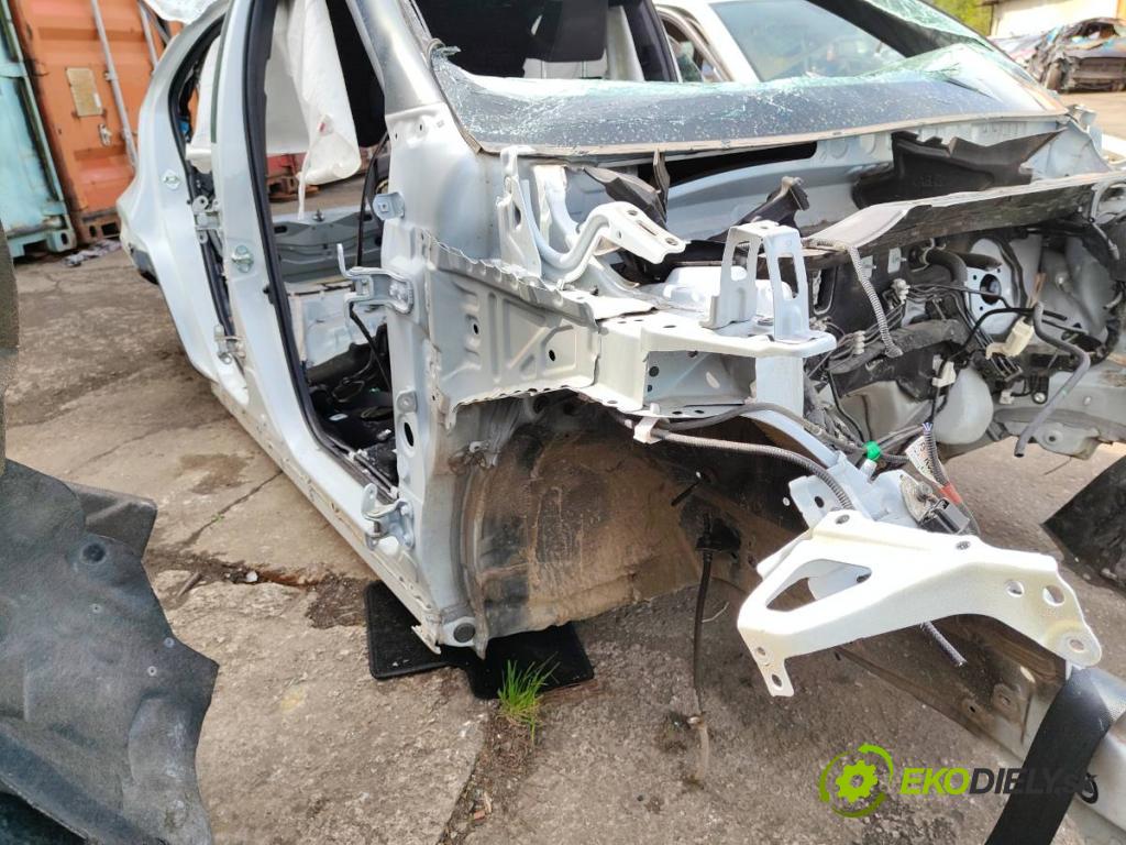 TOYOTA YARIS IV SUV 2021 92 kW 1.5 (MXPB10) 1490 karoséria ČTVRŤÁK: Blatník prah strecha PODŁUŻNICA
